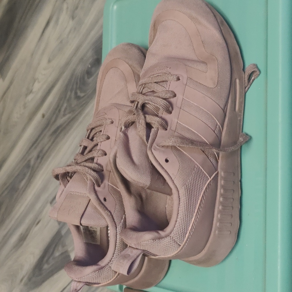 Adidas Sneakers